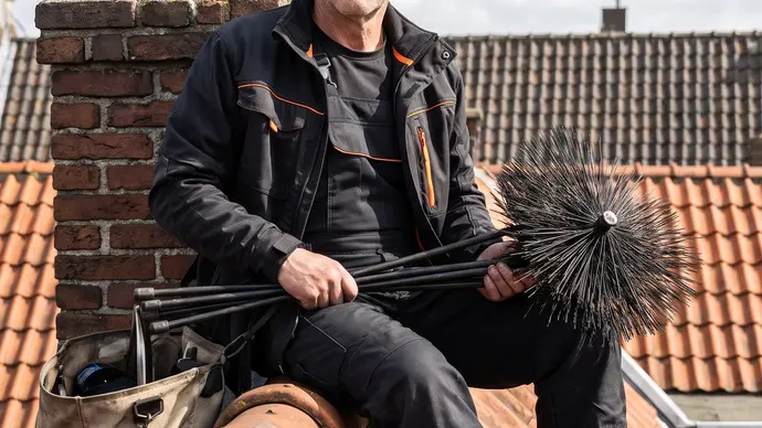hoe vaak moet een schoorsteen worden geveegd - SchoorsteenGids.nl